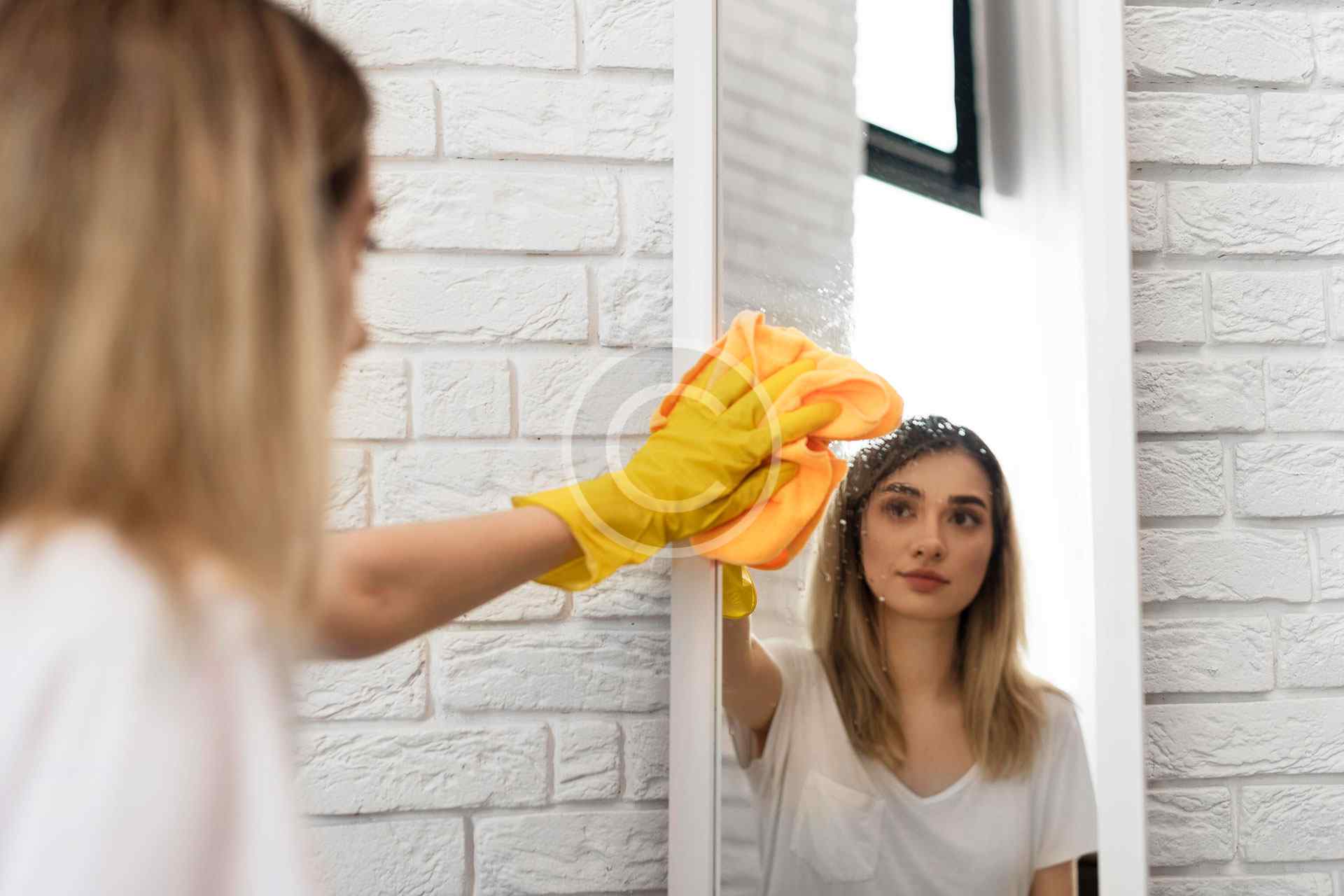 Mirror cleaning